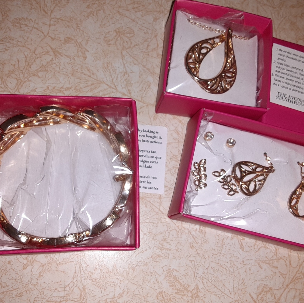 SET of Goldtone Leaf Necklace Bracelet and Earring all $25